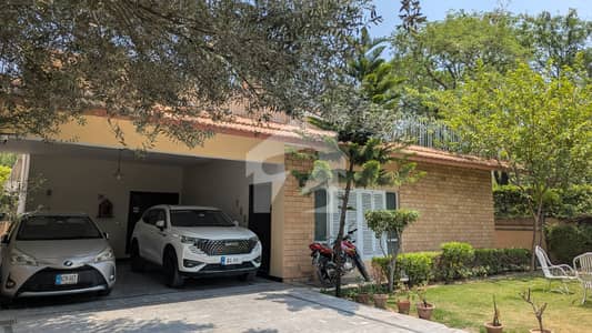 4 Bed 20 Marla House Available For Sale In Lalazar Tulsa Road Near Saint Mary'S School Prime Location