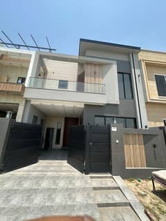 5MARLA BRAND NEW HOUSE FOR SALE KHAYABAN-E-AMIN C BLOCK OWNER BUILD HOUSE PRIME LOCATION