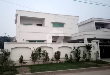 پی اے ایف فالکن کمپلیکس گلبرگ,لاہور میں 5 کمروں کا 1 کنال مکان 13.0 کروڑ میں برائے فروخت۔