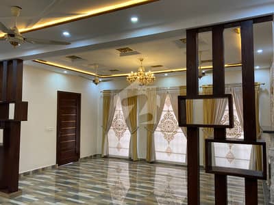 1 KANAL FULL HOUSE AVAILABLE FOR RENT IN OPF SOCIETY FOR FAMILY AND SILENT OFFICE