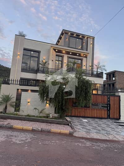 بنی گالہ اسلام آباد میں 4 کمروں کا 7 مرلہ مکان 2.35 کروڑ میں برائے فروخت۔