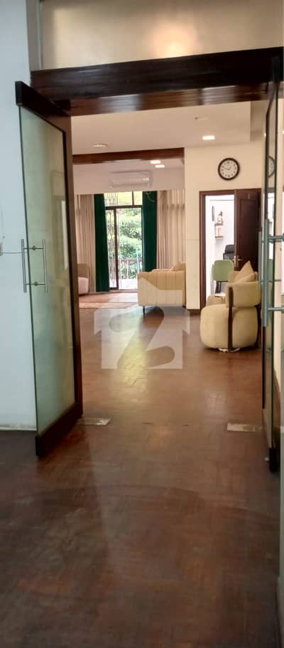 5,000 Sq. Ft. Commercial Space for Aesthetic Clinic & Office Prime Commercial Location