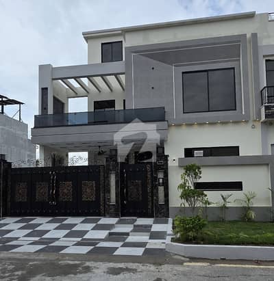 Lavish 10 Marla House For Sale In Citi Housing Society. A Perfect Blend Of Luxury & Comfort!