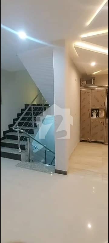 رائل آرچرڈ - بلاک ایف رائل آرچرڈ,ملتان پبلک سکول روڈ,ملتان میں 5 کمروں کا 10 مرلہ مکان 3.0 کروڑ میں برائے فروخت۔