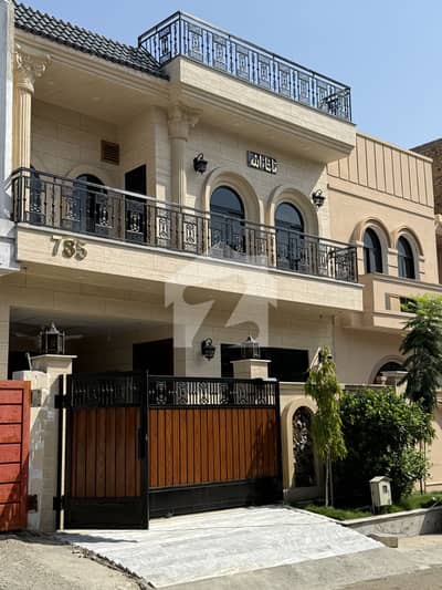فیصل ہلز ۔ ایگزیکٹو بلاک فیصل ہلز,اسلام آباد میں 5 کمروں کا 5 مرلہ مکان 2.7 کروڑ میں برائے فروخت۔
