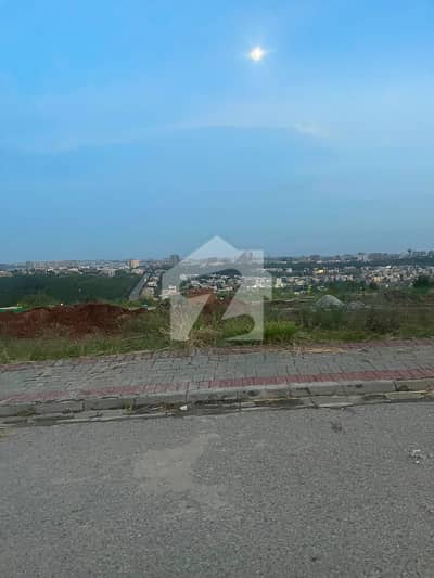 Kanal Top Class Plot for Sale in DHA 4
