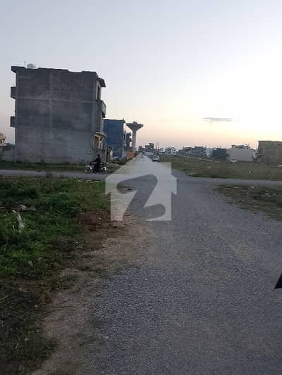 جی ۔ 14/2 جی ۔ 14,اسلام آباد میں 11 مرلہ رہائشی پلاٹ 3.85 کروڑ میں برائے فروخت۔