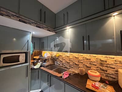 3BDD 1950 SQFT 3 FLOOR VERY EXCELLENT CONDITION. . .