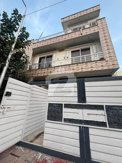 جی ۔ 13 اسلام آباد میں 4 کمروں کا 4 مرلہ مکان 3.5 کروڑ میں برائے فروخت۔
