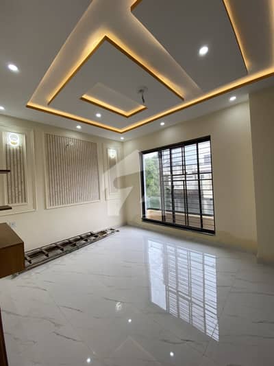 10 Maral Beautiful Portion For Rent Near All Facilities