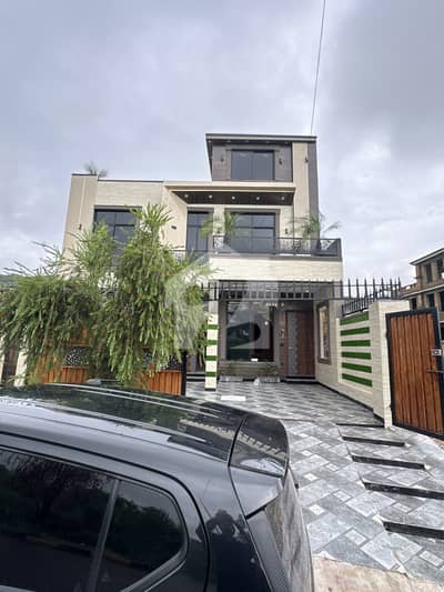 بنی گالہ اسلام آباد میں 4 کمروں کا 7 مرلہ مکان 2.35 کروڑ میں برائے فروخت۔