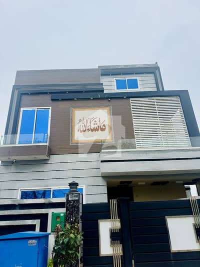 Facing Park 8 Marla Only 2 Month Used House for sale in Southern Block Phase 1 Bahria Orchard Lahore
