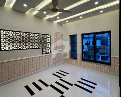 جی ۔ 14 اسلام آباد میں 7 کمروں کا 14 مرلہ مکان 8.25 کروڑ میں برائے فروخت۔