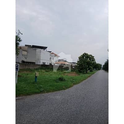 Premium Living Environment Plot, Back Of 2kanal, Close To Park And Mosque, Surrounded Beautiful House