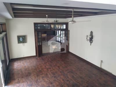 DHA Phase 3 Block Y 2 KANAL Independent House Luxurious Bungalow For Rent