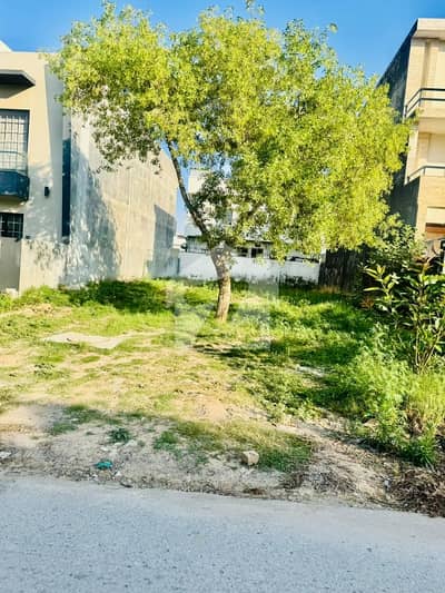 Residential Plot For sale In Rs. 35000000