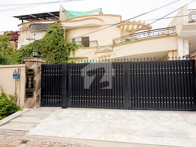 12 Marla 3 Units 40 Feet Road Luxury House for Sale in Johar Town Hot Location 12 Marla 3 Units 40 Feet Road Luxury House for Sale in Johar Town Hot Location