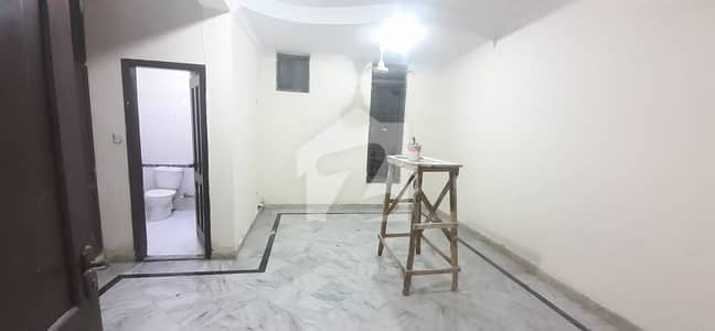 ای ۔ 11 اسلام آباد میں 1 کمرے کا 6 مرلہ زیریں پورشن 35.0 ہزار میں کرایہ پر دستیاب ہے۔