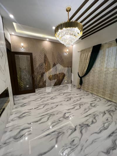 10 Marla Brand New Luxury Upper Portion With Gas Available For Rent In Bahria TOwn Lahore.