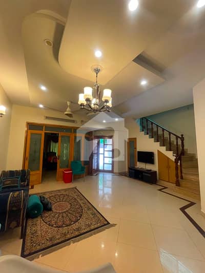 10 Marla Fully Furnished Facing Park House For Rent