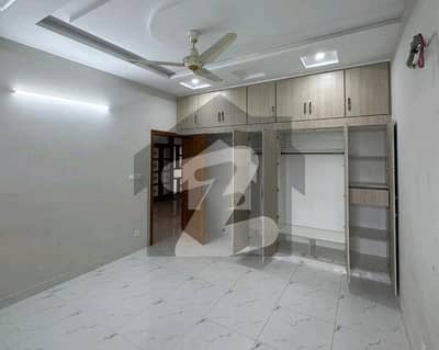 Most Top Location 1 Kanal House In E 7