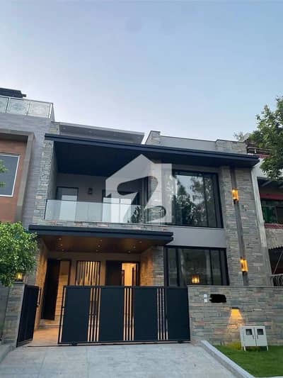 ایف ۔ 11/3 ایف ۔ 11,اسلام آباد میں 4 کمروں کا 15 مرلہ مکان 14.0 کروڑ میں برائے فروخت۔