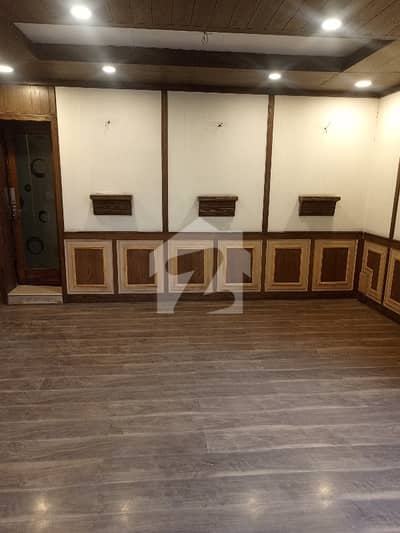 گلبرگ لاہور میں 4 کنال عمارت 27.0 لاکھ میں کرایہ پر دستیاب ہے۔
