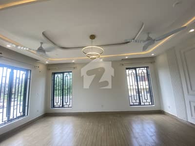 40*80 Upper Portion Available For Rent G-13/3 Main Doubble Road Brend New