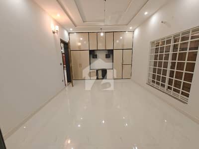 1 Kanal Upper Portion Available For Rent