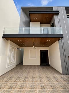 10 Marla Brand New House For Sale
