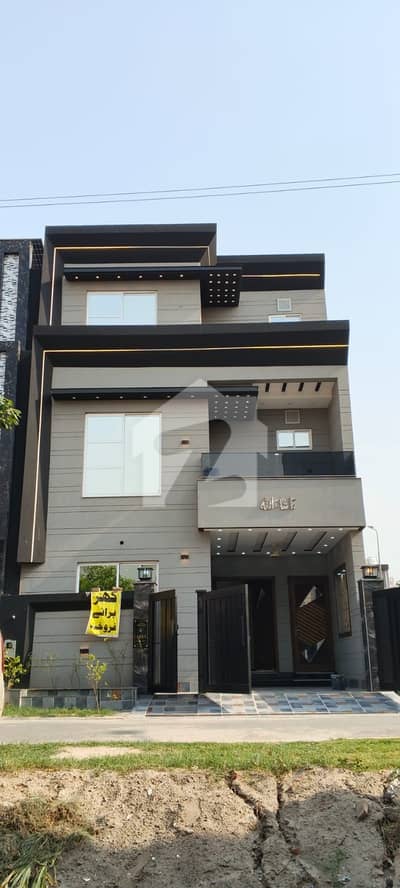 ELEGANT 5 MARLA BRAND NEW HOUSE
