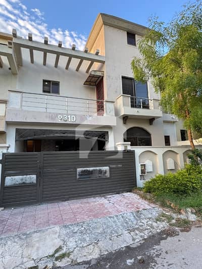 7 Marla Single Unit House Available For Rent In Usman Block Gas Installed 7 Marla Single Unit House Available For Rent In Usman Block Gas Installed