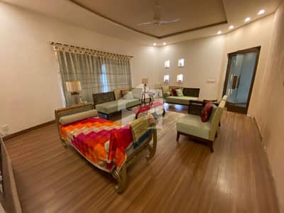 1 Kanal Slightly Used Owner Build House For Urgent Sale 1 Kanal Slightly Used Owner Build House For Urgent Sale