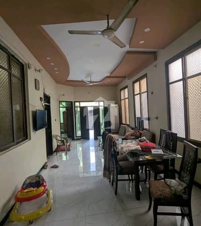 Prime Location 200 Square Yards House In Central Gulistan-E-Jauhar For Sale