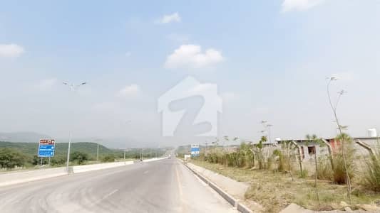 سی پندرہ اسلام آباد میں 1 کنال رہائشی پلاٹ 3.5 کروڑ میں برائے فروخت۔