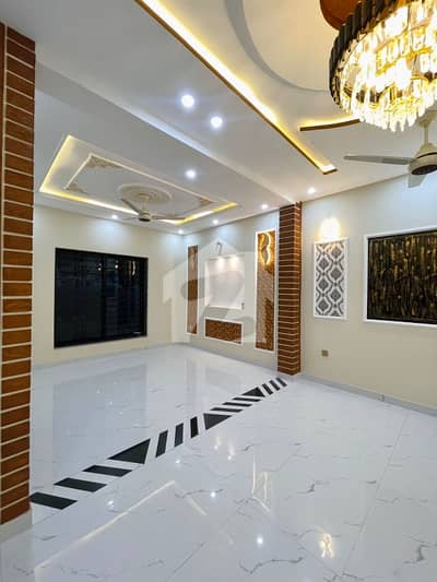 Good On Excellent Location 5 Marla House For sale In Park View City