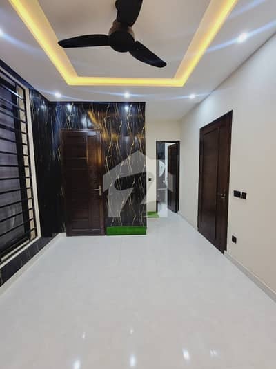 Spacious On Excellent Location 5 Marla House Available For sale In Park View City