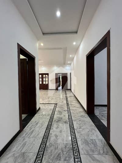 ٹاپ سٹی 1 اسلام آباد میں 10 کمروں کا 1 کنال مکان 2.9 لاکھ میں کرایہ پر دستیاب ہے۔