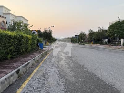 بحریہ ٹاؤن فیز 8 ۔ بلاک سی بحریہ ٹاؤن فیز 8,بحریہ ٹاؤن راولپنڈی,راولپنڈی میں 10 مرلہ رہائشی پلاٹ 1.5 کروڑ میں برائے فروخت۔