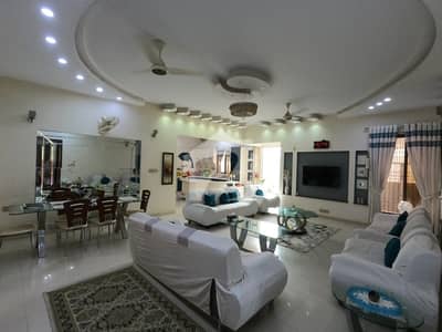 Highly-Coveted 500 Square Yards House Is Available In Gulshan-E-Iqbal - Block 7 For Sale