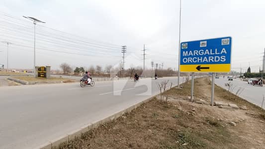 مارگلہ آرچرڈ اسلام آباد میں 1 کنال رہائشی پلاٹ 3.3 کروڑ میں برائے فروخت۔