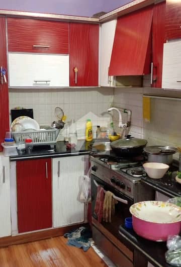 Prime Location Flat For Grabs In 600 Square Feet Karachi