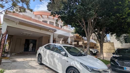 1 Kanal House For Grabs In E-11