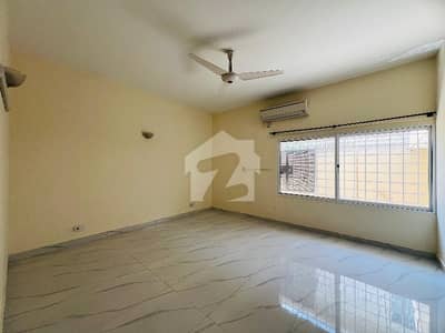 1000 SQ YARD Renovated 3 Beds Luxury House Available For Rent In E-7