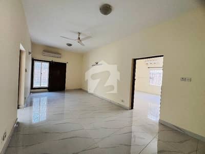 ای ۔ 7 اسلام آباد میں 3 کمروں کا 2 کنال مکان 8.5 لاکھ میں کرایہ پر دستیاب ہے۔