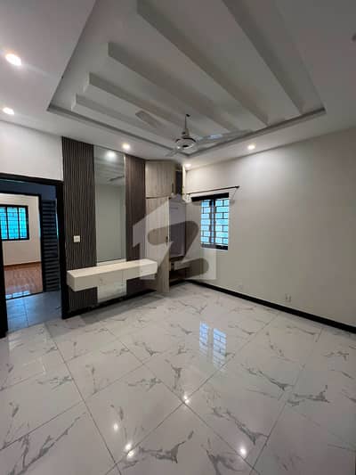 3 Bedroom Apartment Available For Rent Elevator Available