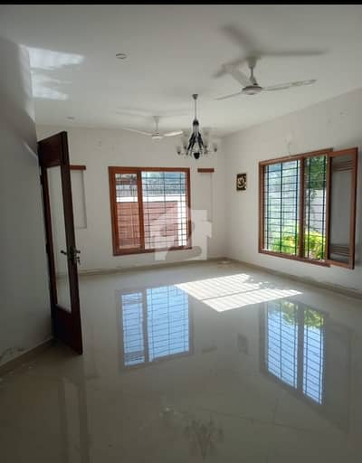 Prime Location Slightly Used Like New Upper Portion
