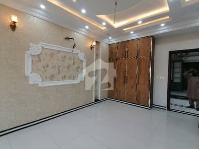 Buy your ideal 10 Marla House in a prime location of Lahore