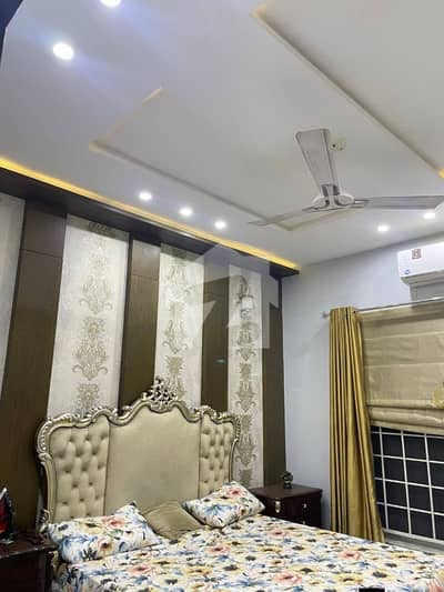 بحریہ ٹاؤن سیکٹر سی بحریہ ٹاؤن,لاہور میں 5 کمروں کا 10 مرلہ مکان 4.25 کروڑ میں برائے فروخت۔