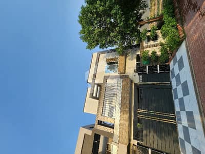 8 MARLA DOUBLE HEIGHTED BRAND NEW HOUSE FOR SALE